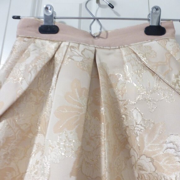 LE CHATEAU Cream and gold jacquard floral A-line skirt - Picture 3 of 10